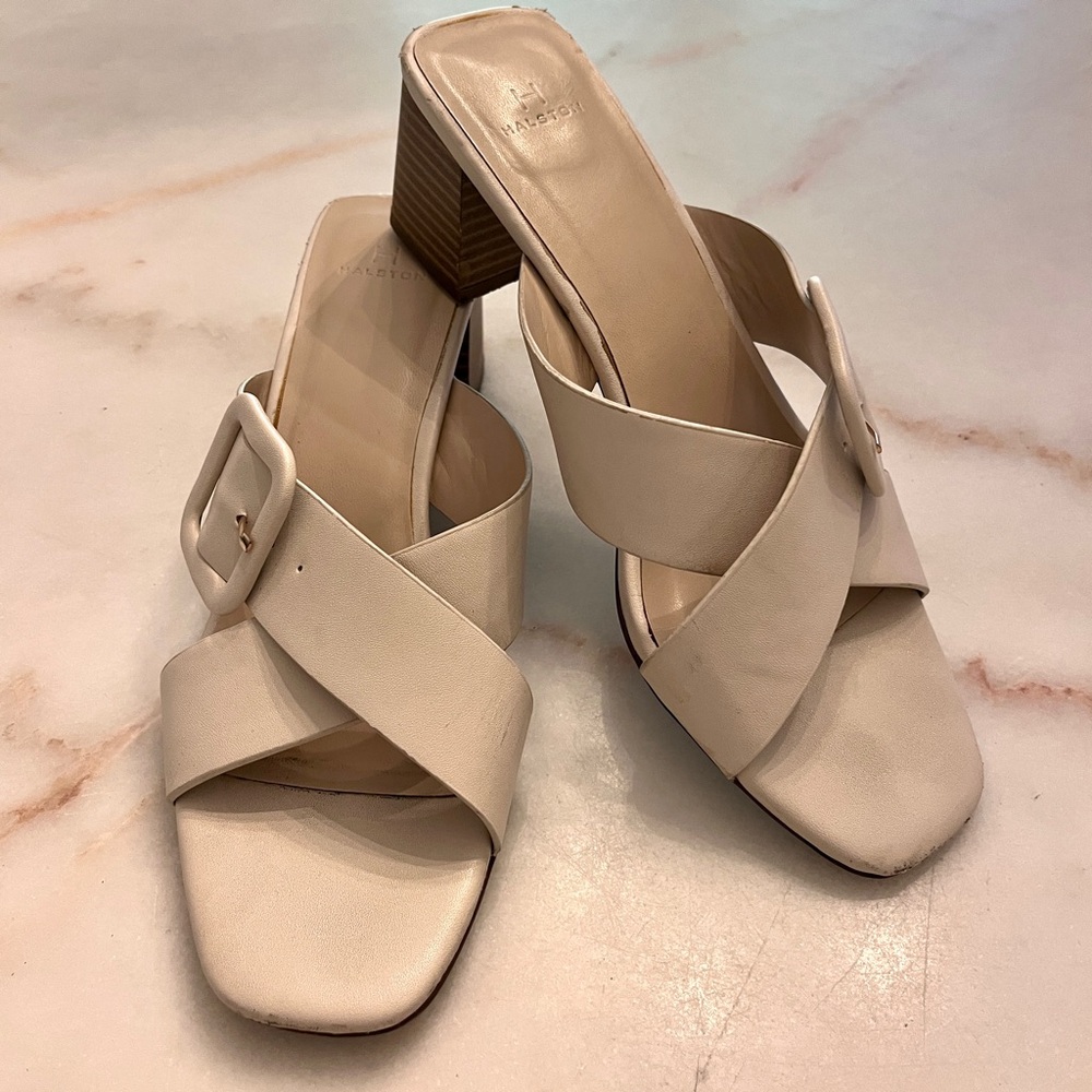 H by Halston Cross Strapped Buckle Sandal in Ivory Sz 10 Block Heel